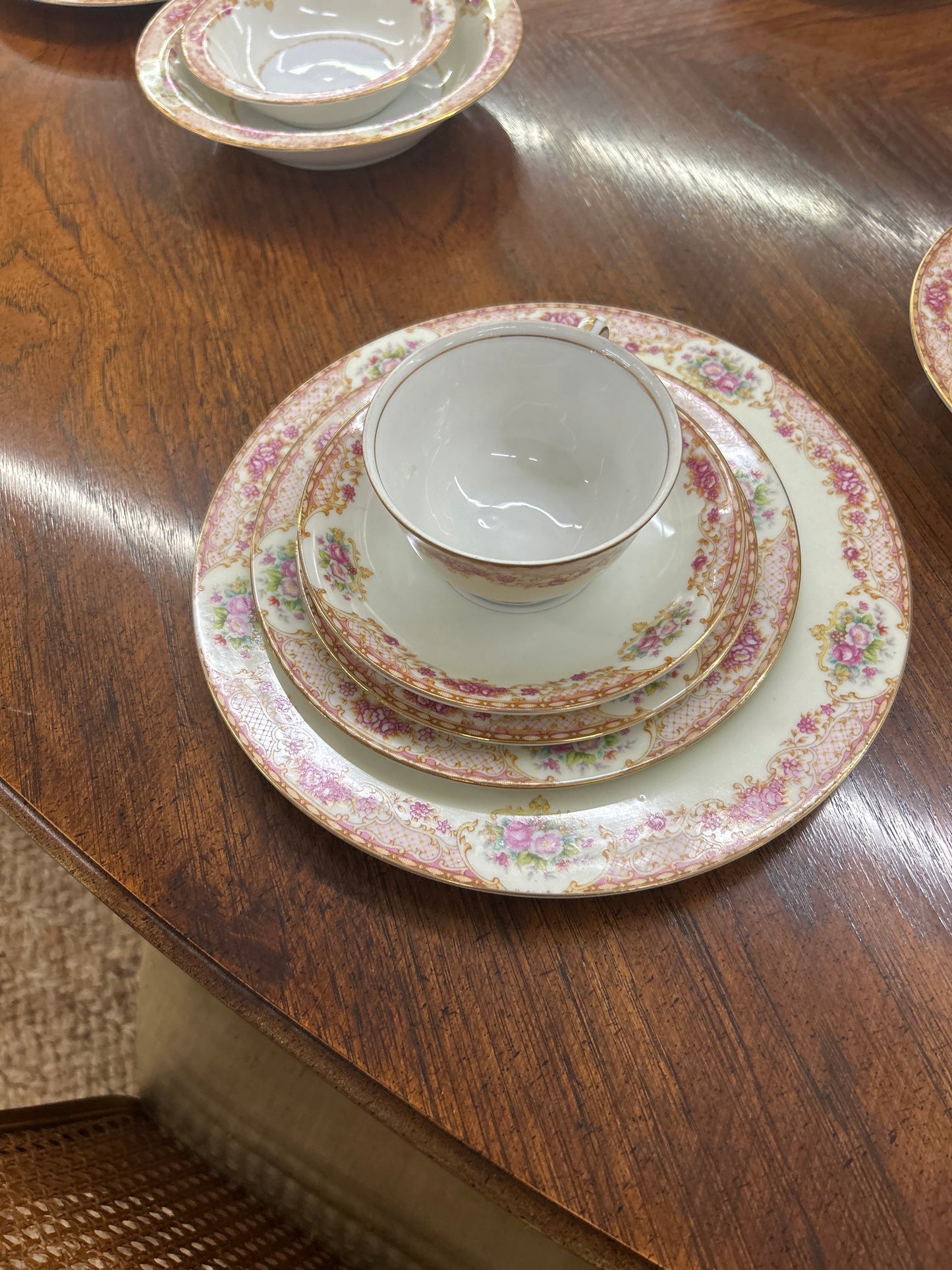 VTG JYOTO CHINA RIMMED SET