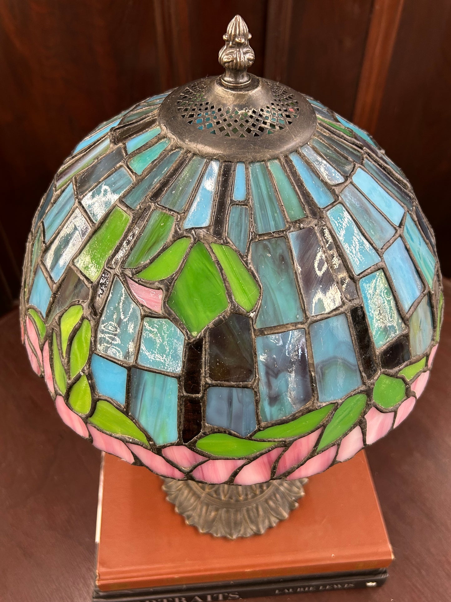 Tiffany-Style Floral Accent Lamp