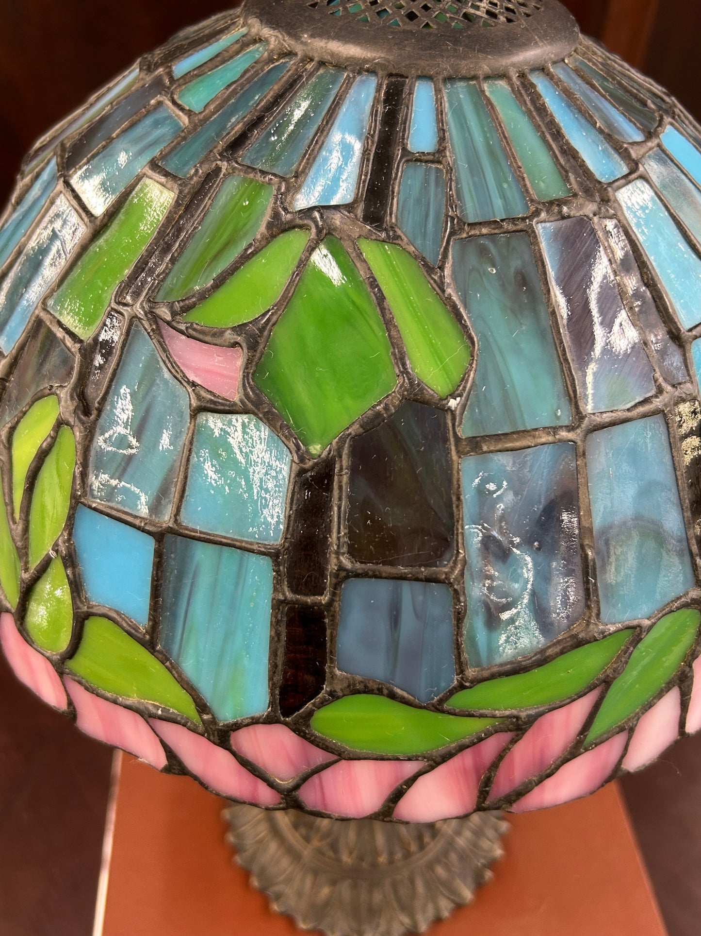 Tiffany-Style Floral Accent Lamp