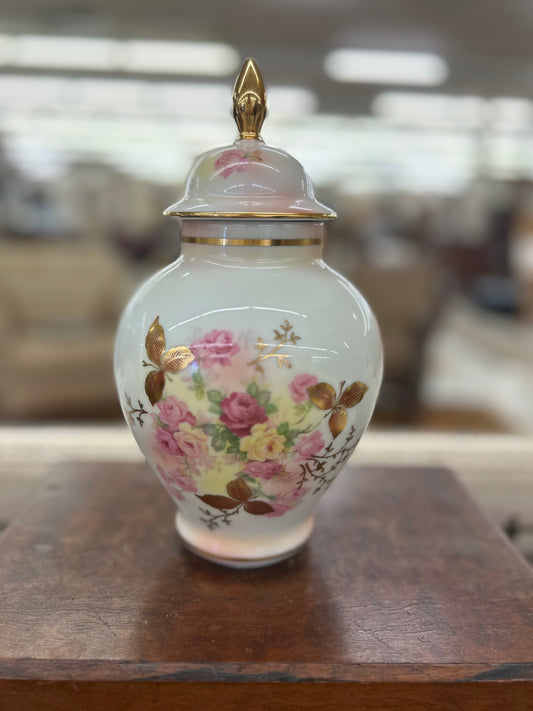 Elegant vintage porcelain ginger jar