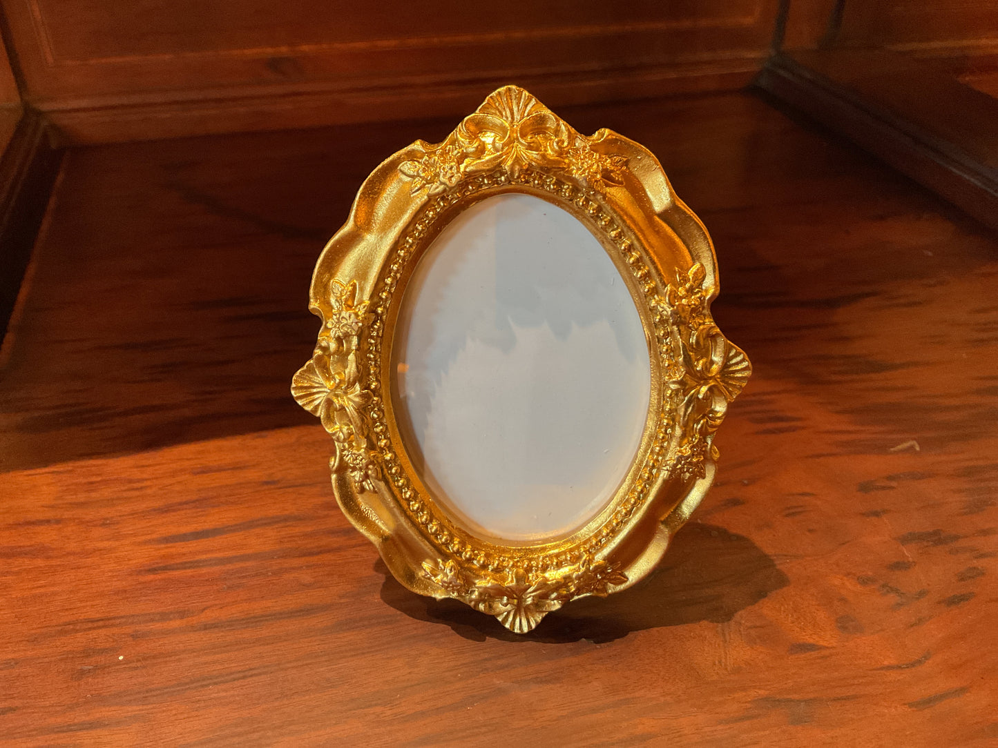 Mini Gold Oval Picture Frame – Vintage Baroque Style