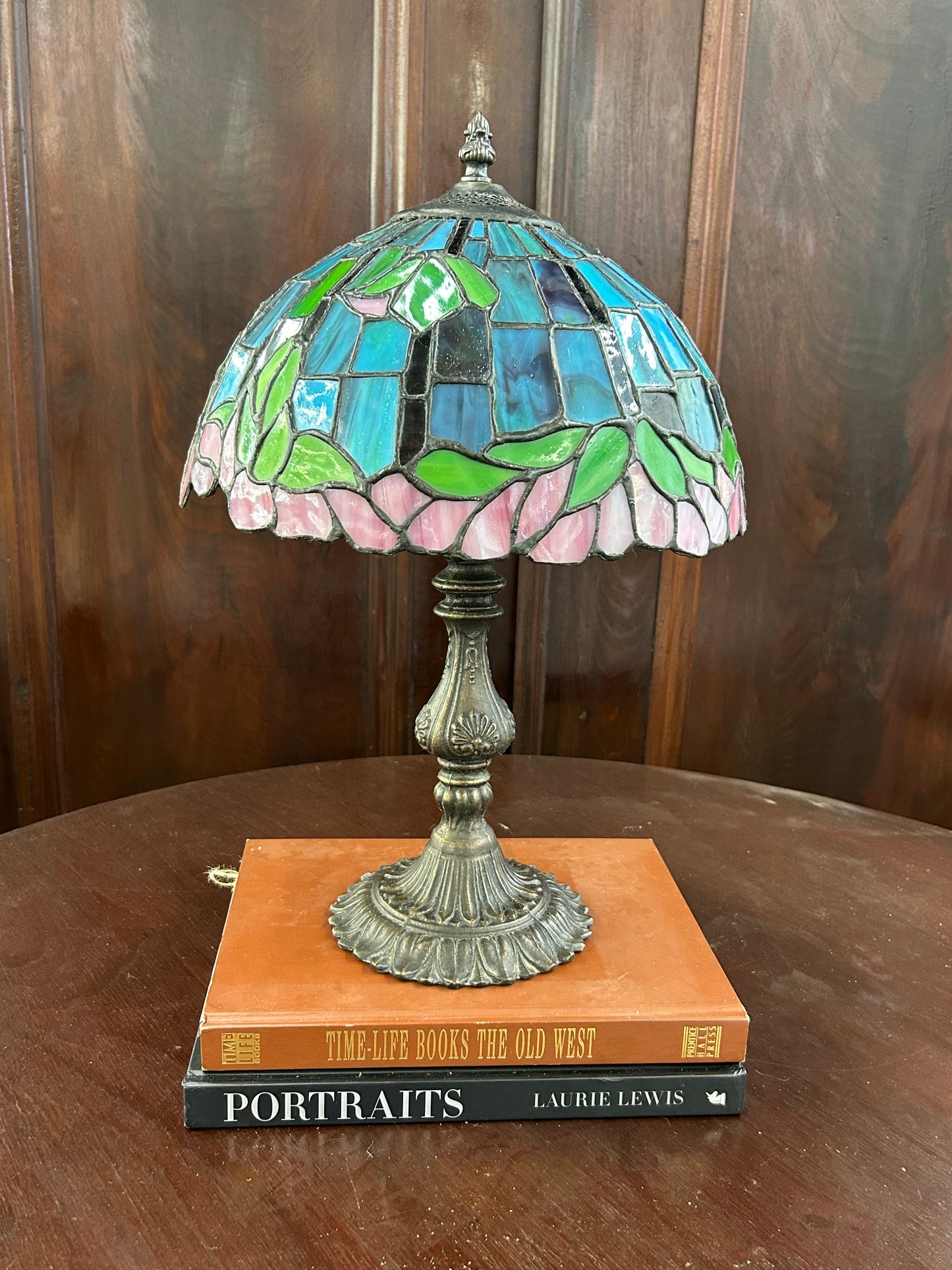 Tiffany-Style Floral Accent Lamp