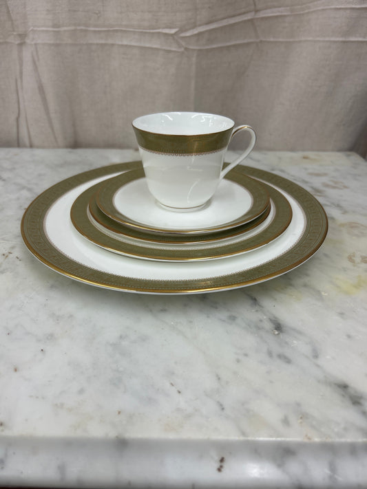 Royal Doulton “Belvedere” H5001