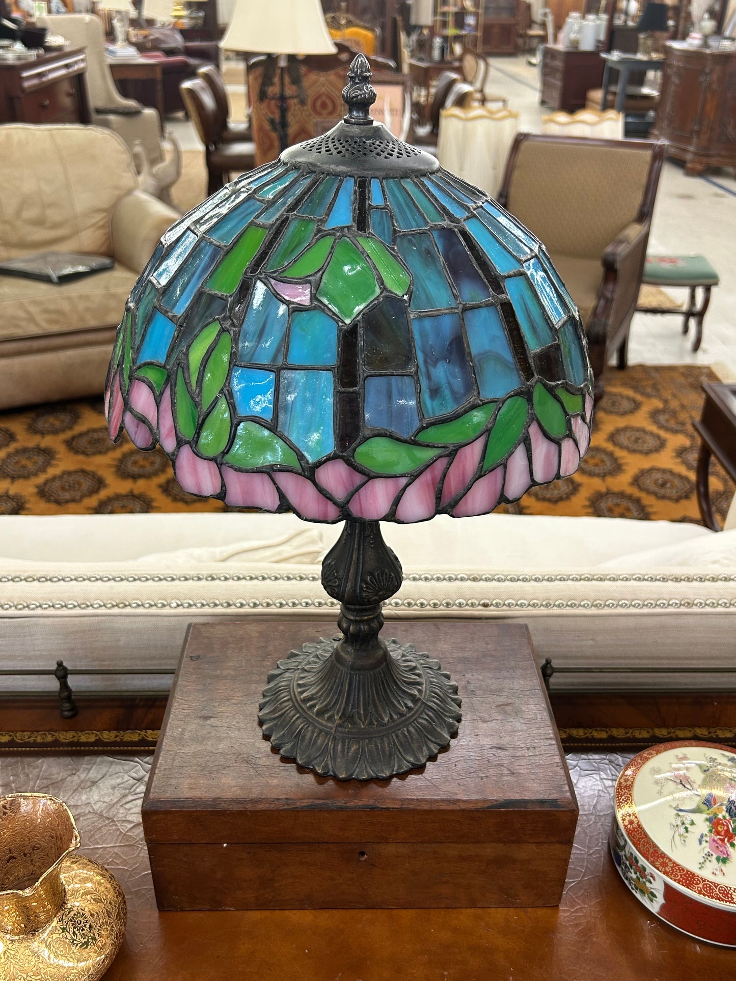 Tiffany-Style Floral Accent Lamp