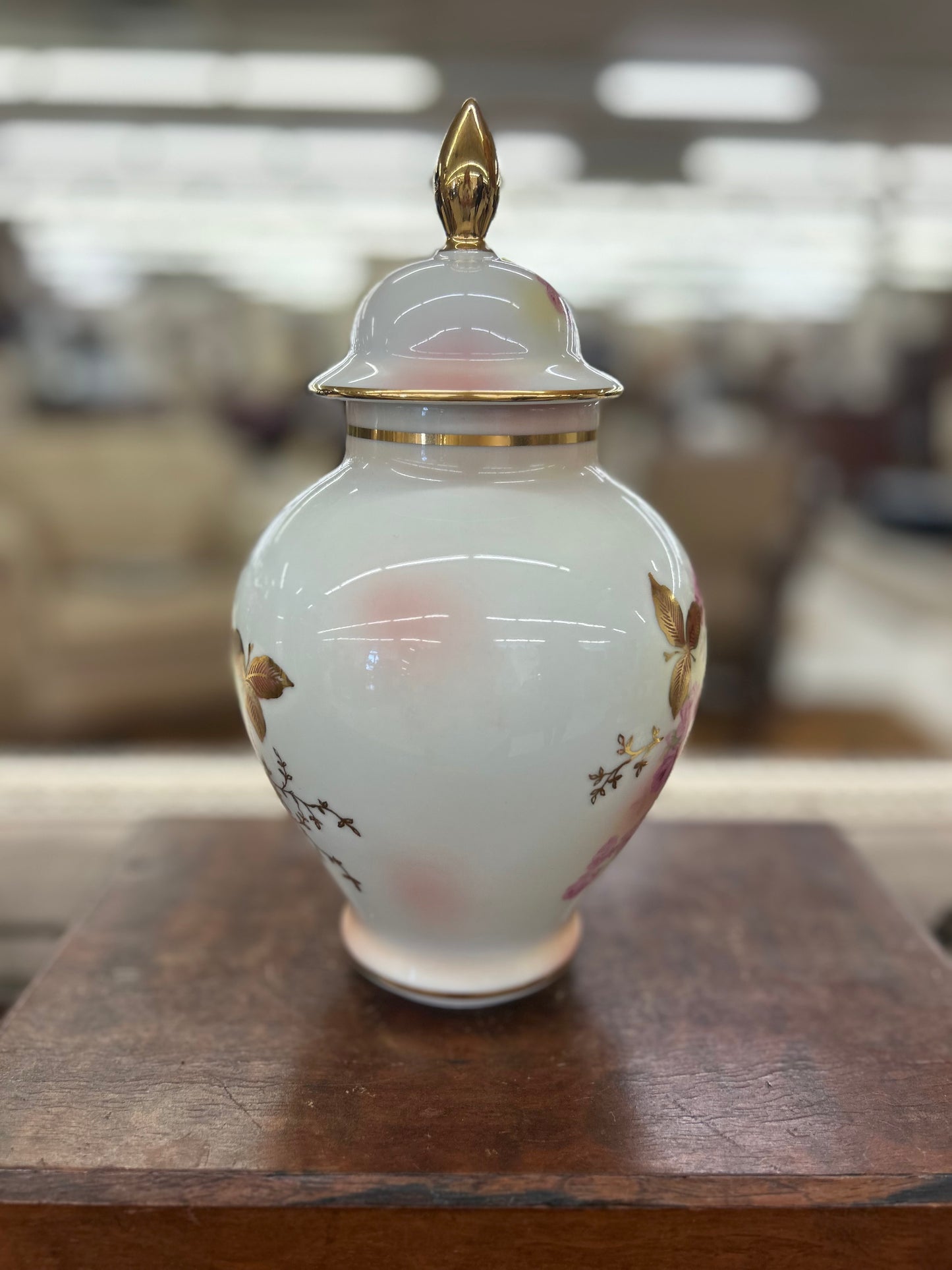 Elegant vintage porcelain ginger jar