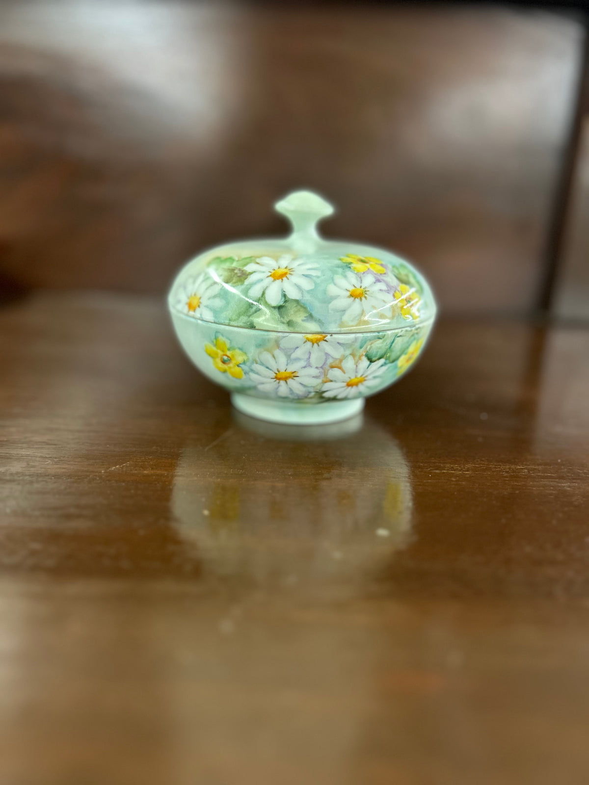Antique Favorite Bavaria porcelain powder or dresser box