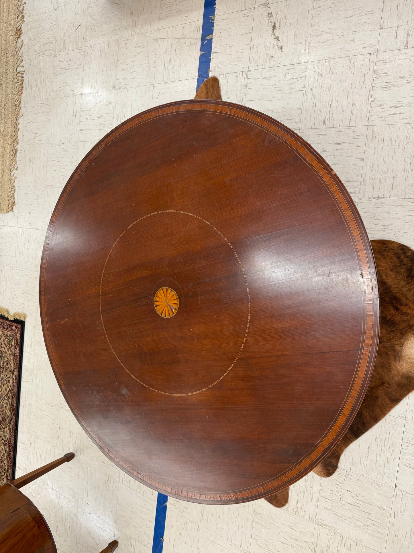 Traditional Round Table
