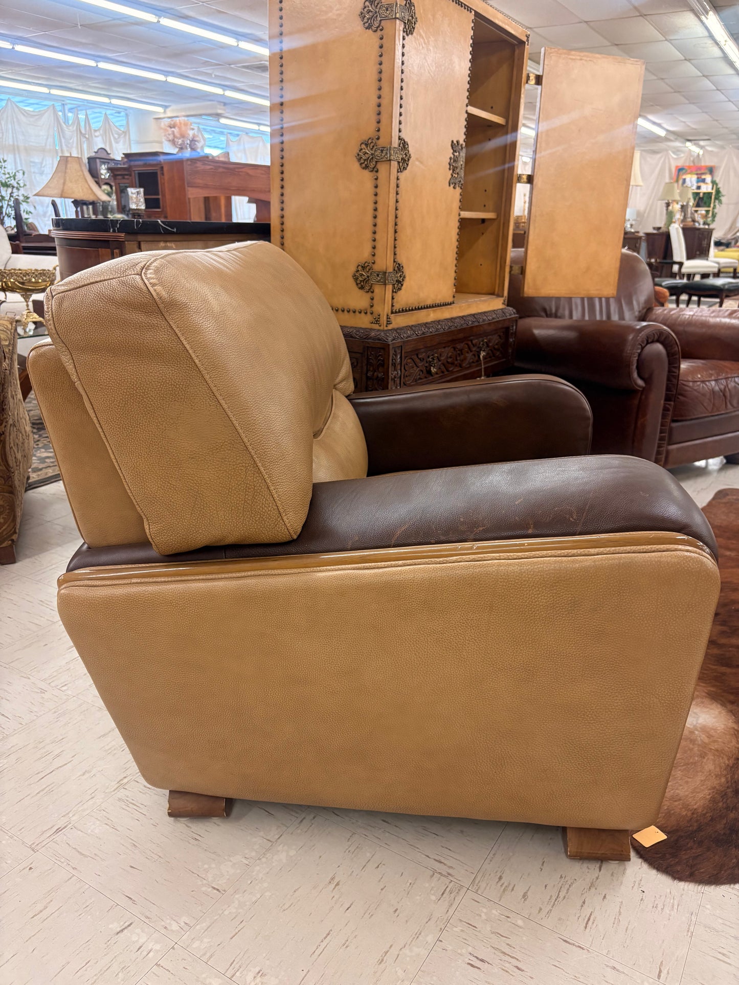 Luxurious Brown & Beige Leather Chair